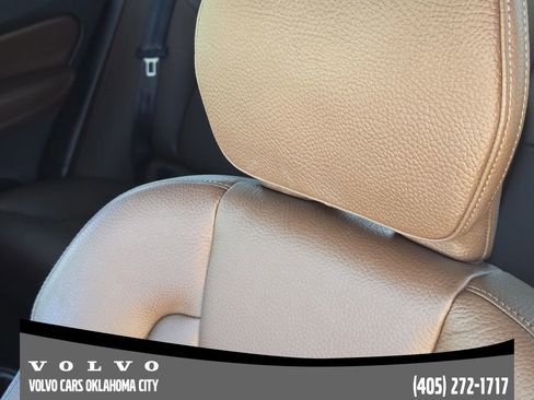 Certified 2023 Volvo XC60 B5 Plus w/ Climate Package image 14