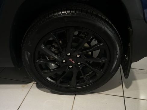 Used 2023 GMC Terrain SLE w/ Driver Convenience Package AWD/4WD image 11