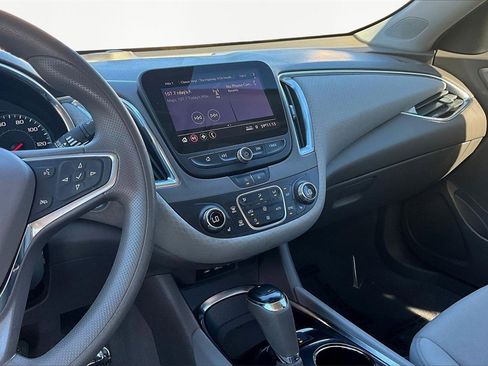 Used 2020 Chevrolet Malibu LT image 6