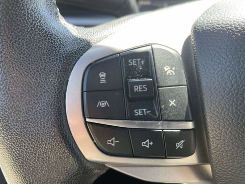 Used 2022 Ford Explorer XLT w/ Equipment Group 202A image 24