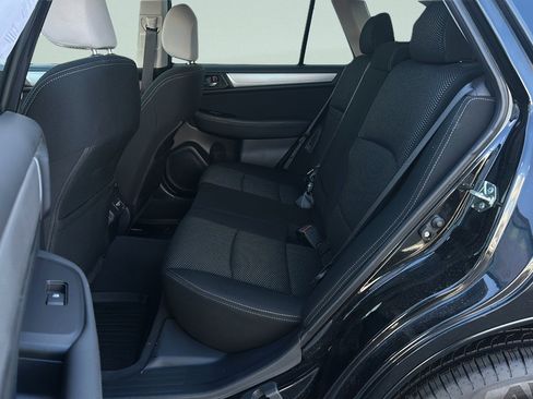 Used 2018 Subaru Outback 2.5i Premium image 24