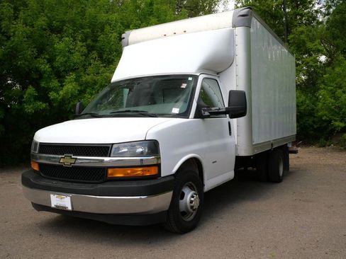 Used 2019 Chevrolet Express 3500 w/ Power Convenience Package RWD image 3