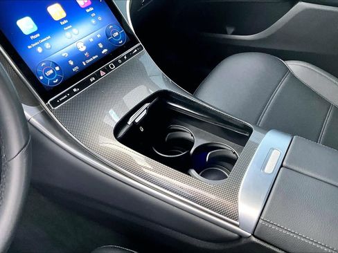 Used 2025 Mercedes-Benz GLC 300 image 16