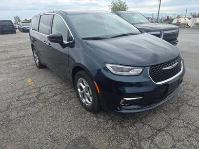 Used 2024 Chrysler Pacifica Limited w/ Trailer Tow Group