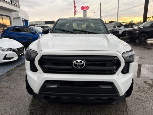 Used 2025 Toyota Tacoma SR5 AWD/4WD image 2
