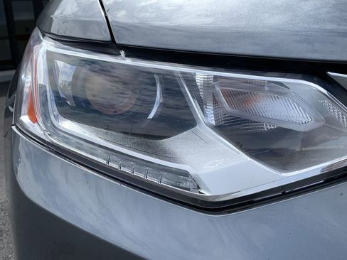 Used 2020 Chevrolet Traverse LT image 9