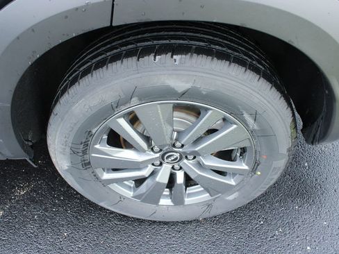 Used 2024 Nissan Pathfinder SV FWD image 5