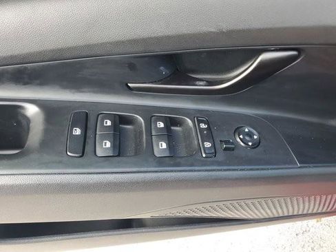 Certified 2025 Hyundai Elantra Sport image 22