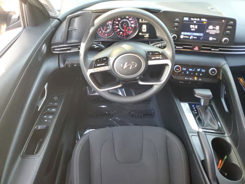 Used 2021 Hyundai Elantra SEL image 12