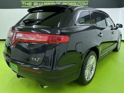 Used 2019 Lincoln MKT AWD image 9