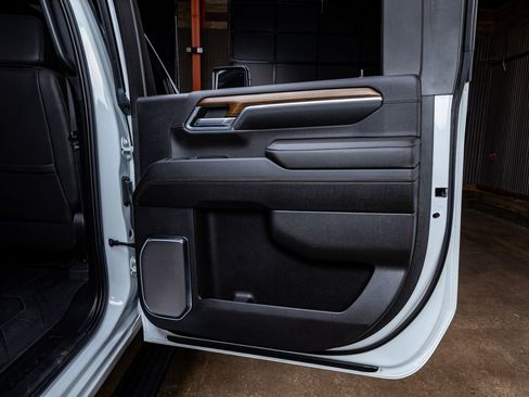 Used 2024 Chevrolet Silverado 3500 High Country w/ High Country Premium Package image 39