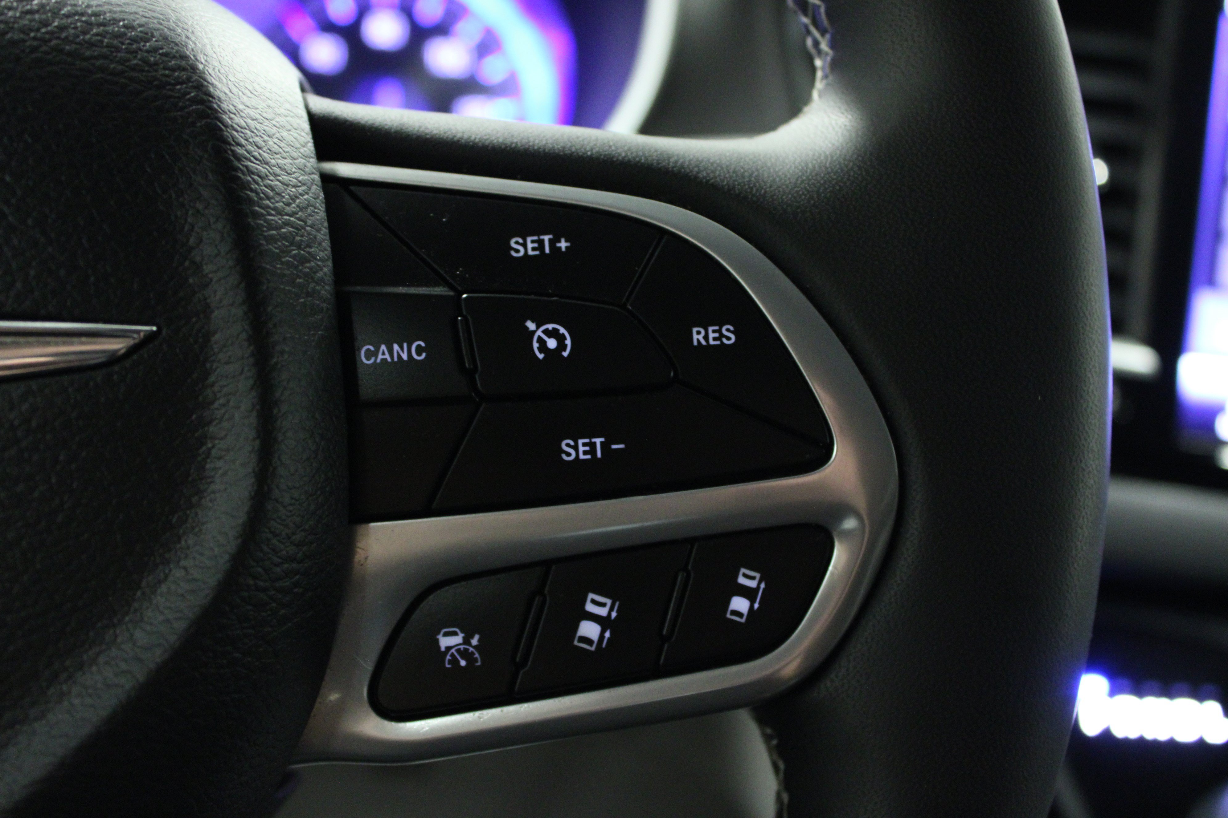 Used 2023 Chrysler Pacifica Touring-L FWD image 22