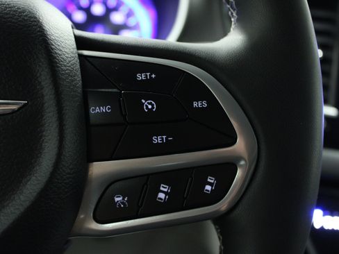 Used 2023 Chrysler Pacifica Touring-L FWD image 22