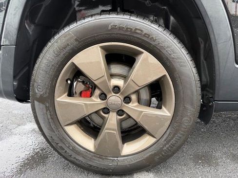 Used 2017 Jeep Cherokee 75th Anniversary image 23