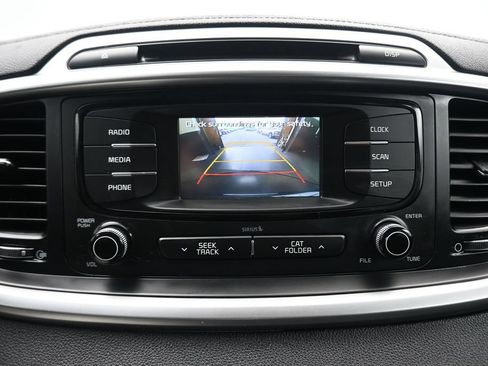 Used 2017 Kia Sorento AWD image 16