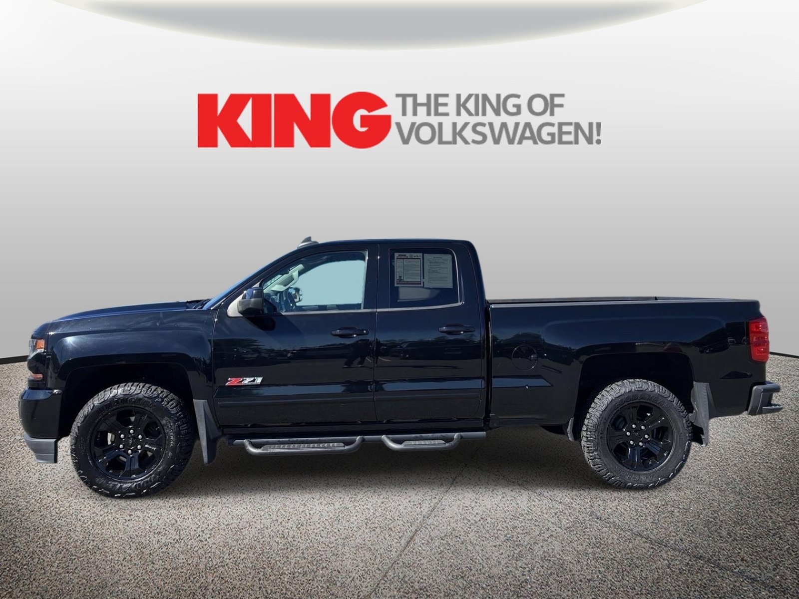 Used 2018 Chevrolet Silverado 1500 LT w/ Midnight Edition AWD/4WD image 6