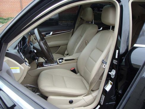 Used 2014 Mercedes-Benz C 300 4MATIC Sedan image 7