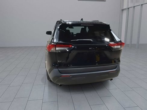 Used 2021 Toyota RAV4 LE w/ Carpet Mat Package (TMS) AWD/4WD image 7
