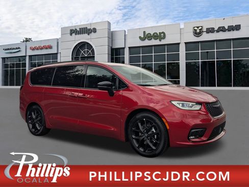 New 2026 Chrysler Pacifica Limited w/ S Appearance Package image 1