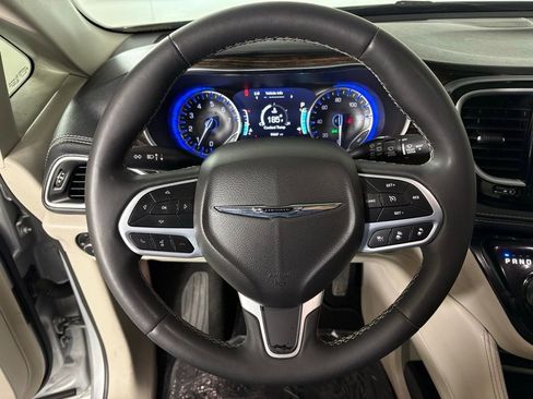 Used 2024 Chrysler Pacifica Limited image 19