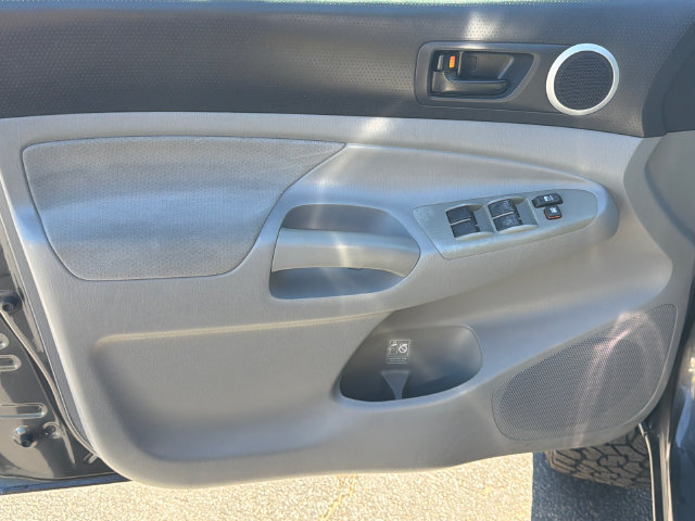 Used 2010 Toyota Tacoma 4x4 Double Cab image 11