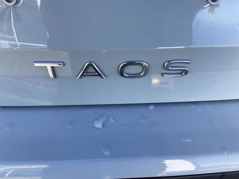Used 2025 Volkswagen Taos SE image 14