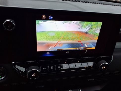 Used 2025 Chevrolet Colorado LT AWD/4WD image 5