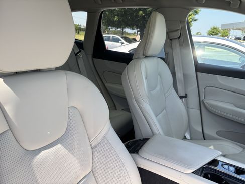 Used 2023 Volvo XC60 B6 Ultimate w/ Protection Package Premier AWD/4WD image 34