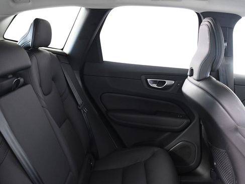 Used 2025 Volvo XC60 B5 Plus image 25