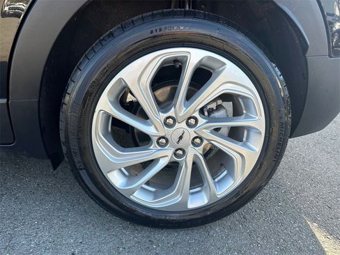 Used 2023 Chevrolet Bolt EUV LT w/ Driver Confidence Package image 10