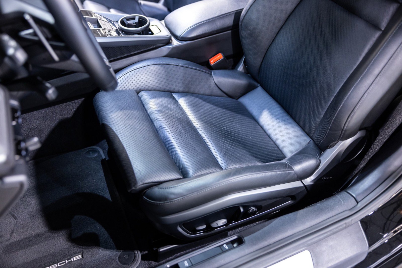 Used 2020 Porsche 911 Carrera RWD image 39