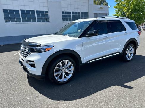 Used 2024 Ford Explorer Platinum w/ Technology Package AWD/4WD image 2