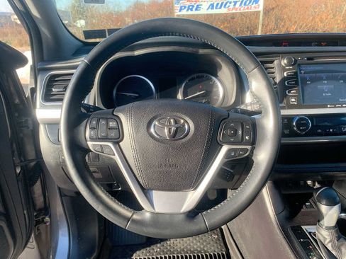 Used 2017 Toyota Highlander Limited image 11