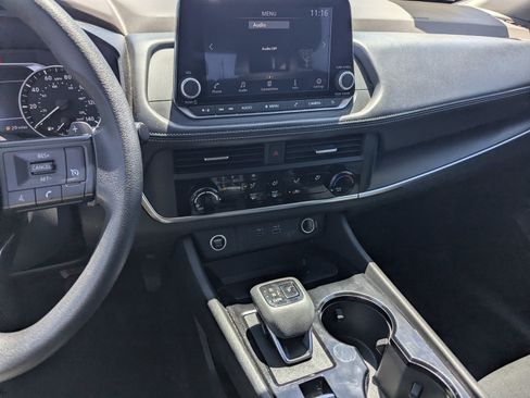 Used 2023 Nissan Rogue S FWD image 11