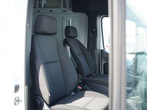 Used 2023 Mercedes-Benz Sprinter 2500 image 17