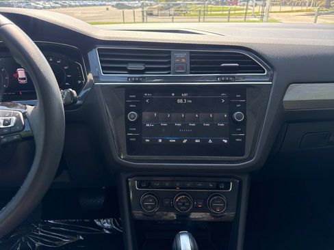 Used 2021 Volkswagen Tiguan SEL AWD/4WD image 18