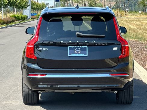 Used 2024 Volvo XC90 T8 Ultimate w/ Lounge Package AWD/4WD image 4