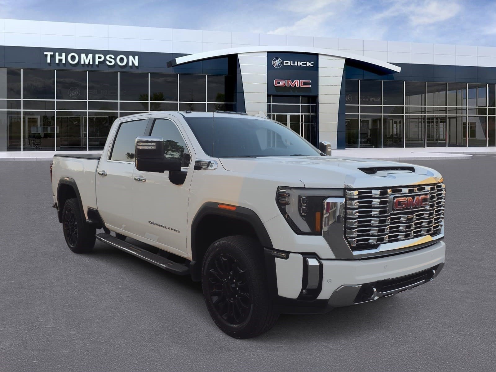 Used 2024 GMC Sierra 2500 Denali w/ Denali Reserve Package AWD/4WD image 1