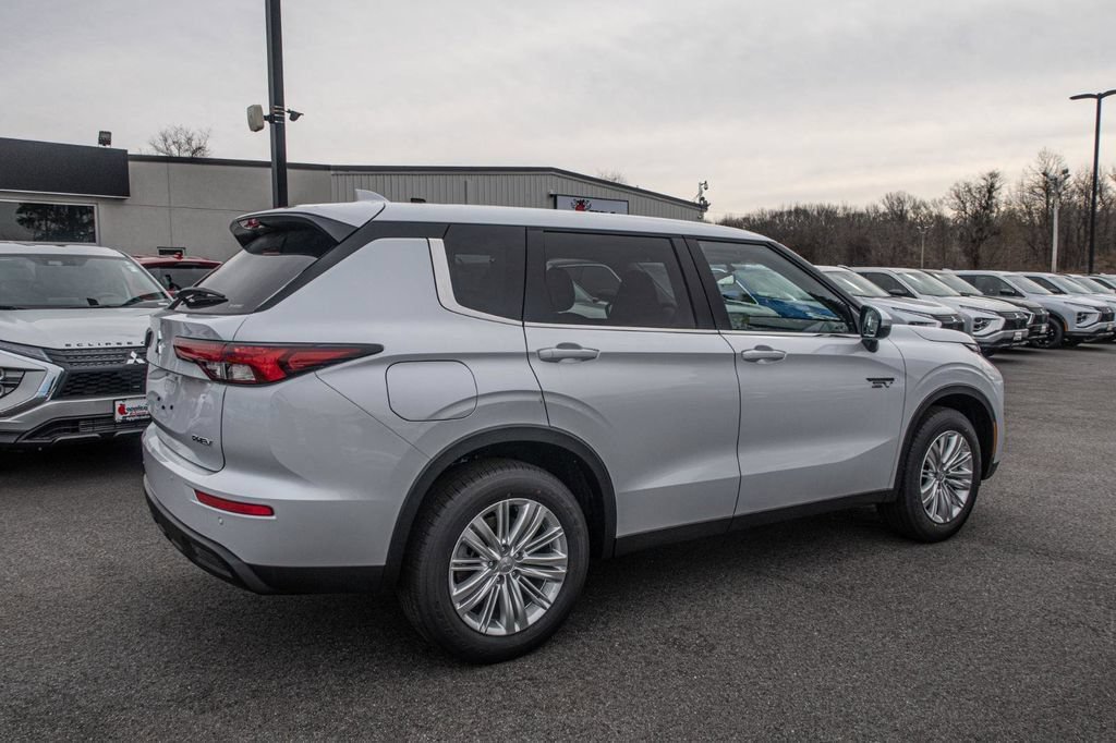 Used 2025 Mitsubishi Outlander ES AWD/4WD image 9