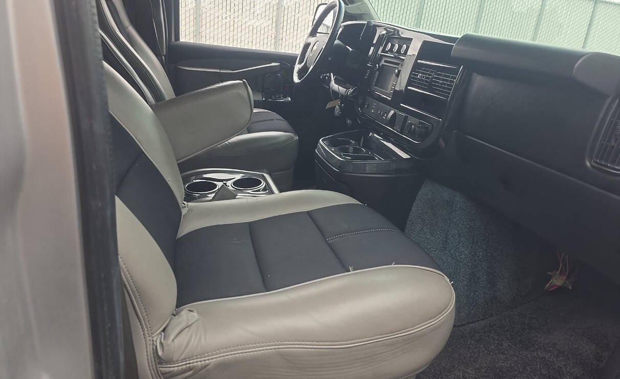 Used 2016 Chevrolet Express 2500 RWD image 23
