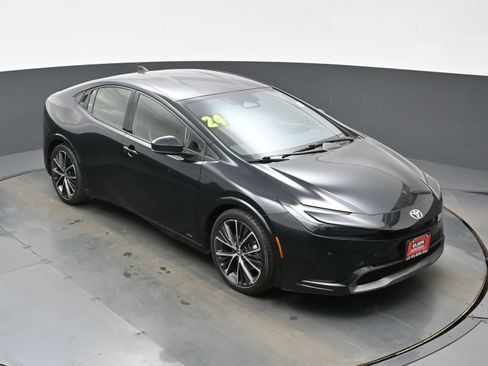 Used 2024 Toyota Prius XLE image 38