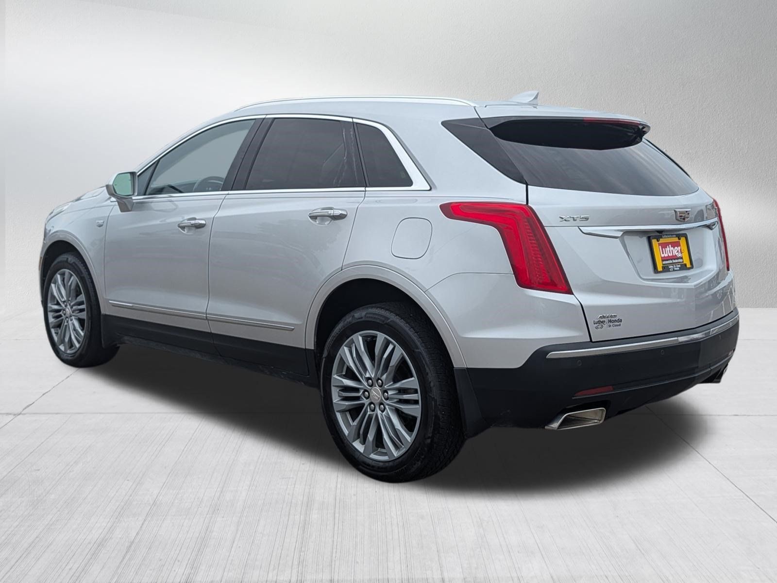Used 2017 Cadillac XT5 Premium Luxury AWD/4WD image 5
