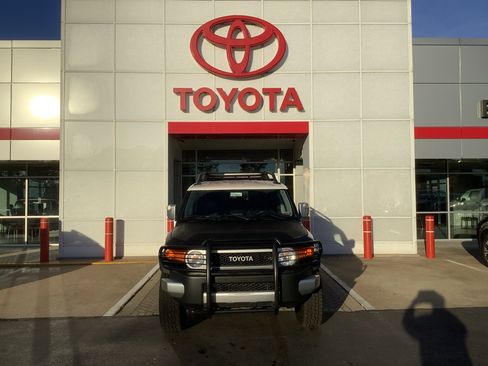Used 2013 Toyota FJ Cruiser 4WD image 2