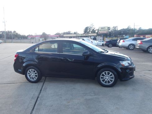 Used 2020 Chevrolet Sonic LT w/ Convenience Package image 5