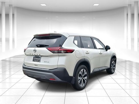 Used 2023 Nissan Rogue SV AWD/4WD image 3
