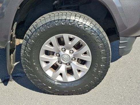 Used 2018 Toyota Tacoma SR5 AWD/4WD image 8