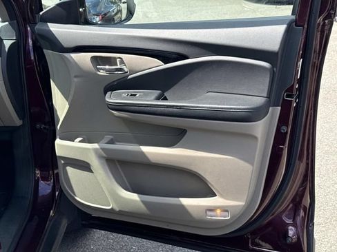 Used 2016 Honda Pilot Touring image 8