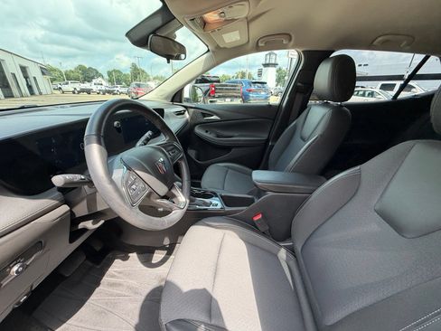 Used 2024 Buick Encore GX Preferred w/ Comfort Package AWD/4WD image 4