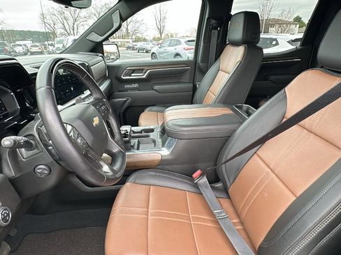 Certified 2025 Chevrolet Silverado 1500 High Country w/ Technology Package image 9
