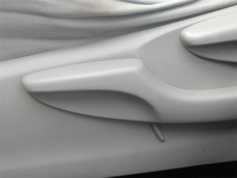 Used 2015 Toyota Highlander LE image 20